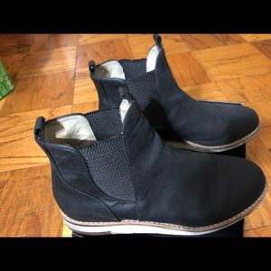 Matt Bernson black boots